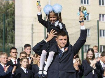 Розповіли, чи відбудуться у луцьких школах традиційні лінійки 1 вересня. ВІДЕО