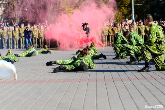 У центрі Луцька майже пів тисячі ліцеїстів склали присягу. ФОТО