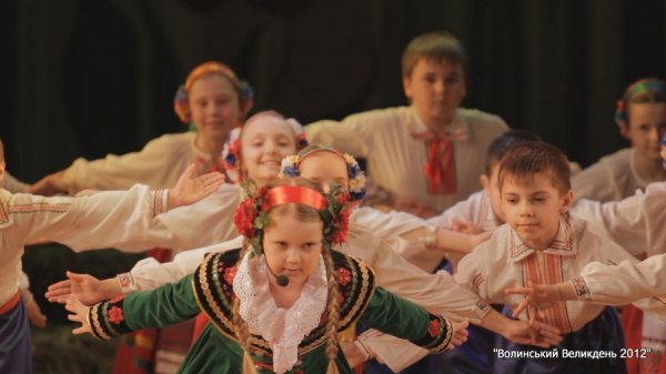 На «Волинському Великодні» на сцену вийшли майже сто учасників