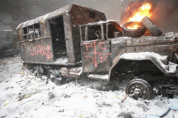 Протистояння на Грушевського: центр Києва у попелі і вогні. ФОТО