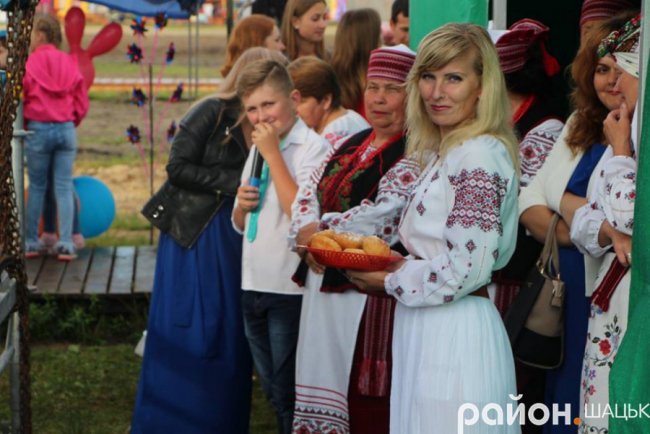 Повідомили, скільки господинь готували пончики для фестивалю на Світязі