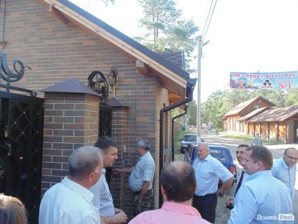 Можновладці відвідали «волинське Межигір’я». ФОТО