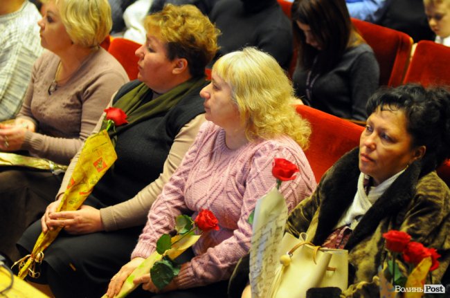 Як на концерті Олега Скрипки в Луцьку збирали гроші на церкву. ФОТО