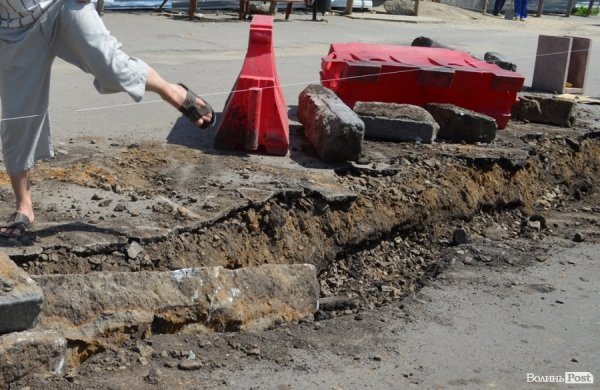 Мир клумбам, війна кіоскам: у Луцьку кардинально змінюють Привокзальну площу