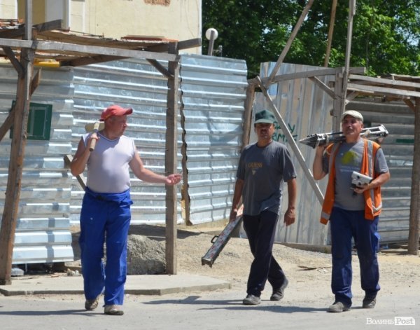 Мир клумбам, війна кіоскам: у Луцьку кардинально змінюють Привокзальну площу
