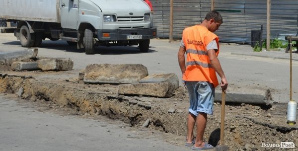 Мир клумбам, війна кіоскам: у Луцьку кардинально змінюють Привокзальну площу