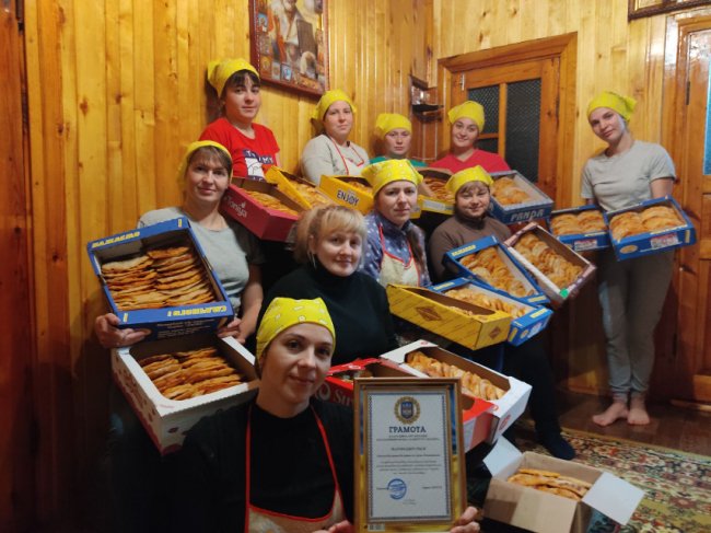 Усі - з однієї великої родини: 11 волинянок волонтерять для односельчан і їхніх побратимів