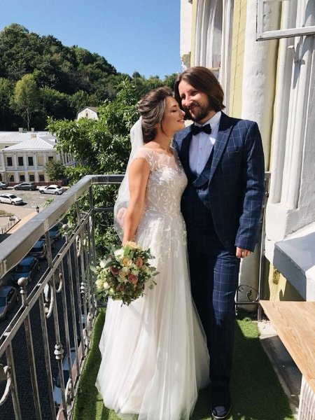 Поет із Волині одружився з тележурналісткою. ФОТО