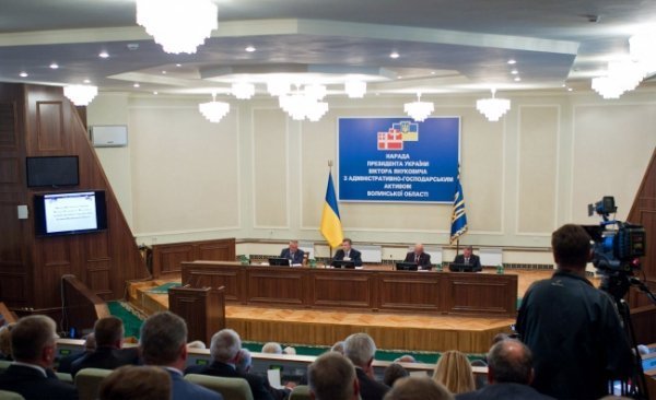 Як Януковичу в Луцьку екскурсію робили. ФОТО