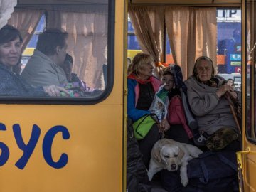 З Луганщини евакуювали близько 30 людей