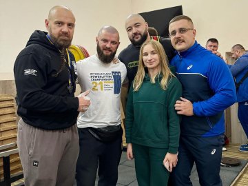 Лучани вибороли два «золота» на кубку України з пауерліфтингу