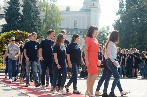 Нові студенти політеху пройшлися червоною доріжкою. ФОТОРЕПОРТАЖ