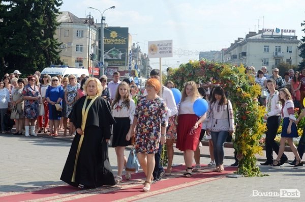 Нові студенти політеху пройшлися червоною доріжкою. ФОТОРЕПОРТАЖ