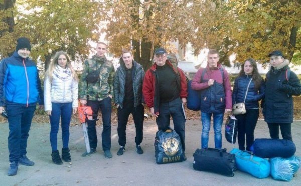 Волиняни повернулися з Польщі, де відновлювали українські цвинтарі