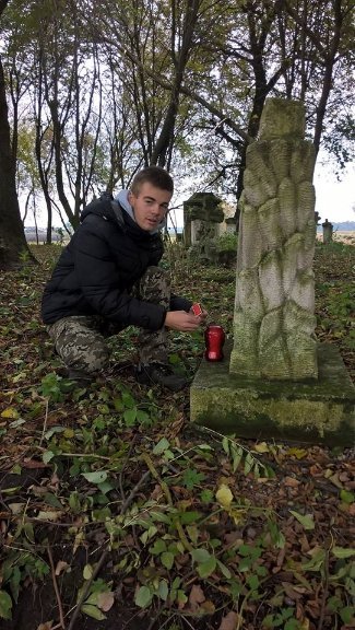 Волиняни повернулися з Польщі, де відновлювали українські цвинтарі