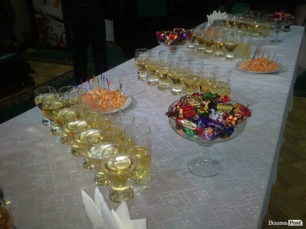 Луцьким депутатам влаштували «новорічний корпоратив». ФОТО. ВІДЕО