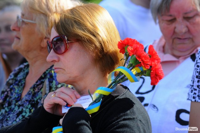 З маками і трояндами: у Луцьку відзначили річницю перемоги над нацизмом. ФОТО