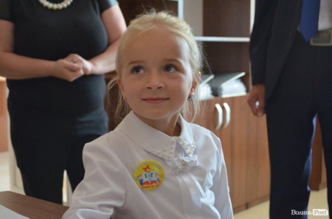 Президент подарував ноутбук луцькій школярці