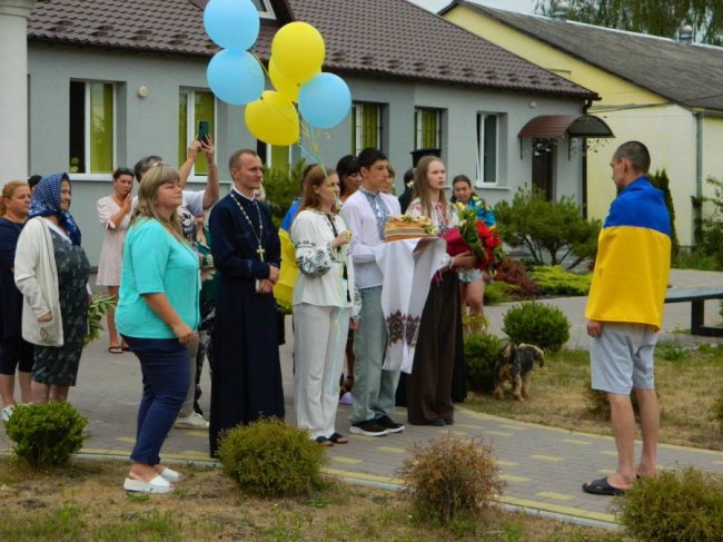 У громаді на Волині зустріли воїна, який майже три роки був у російському полоні. ФОТО