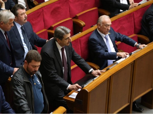 Волинські нардепи знову кнопкодавлять. ФОТО