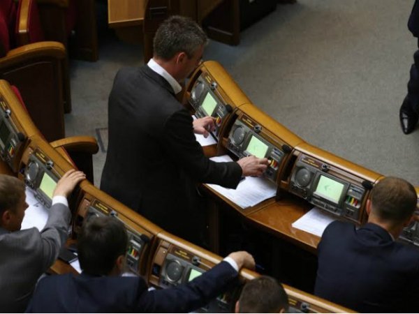 Волинські нардепи знову кнопкодавлять. ФОТО