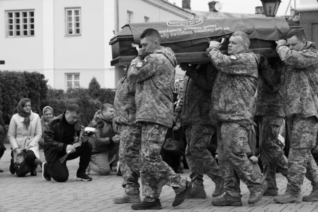 Луцьк попрощався із загиблим захисником Андрієм Головачовим