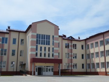 Школа дійсно вражає: Савченко відвідав «багатостраждальний» довгобуд у Луцьку