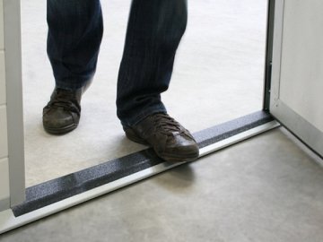 Чому сьогодні ввечері не можна виходити з дому: прикмети і забобони