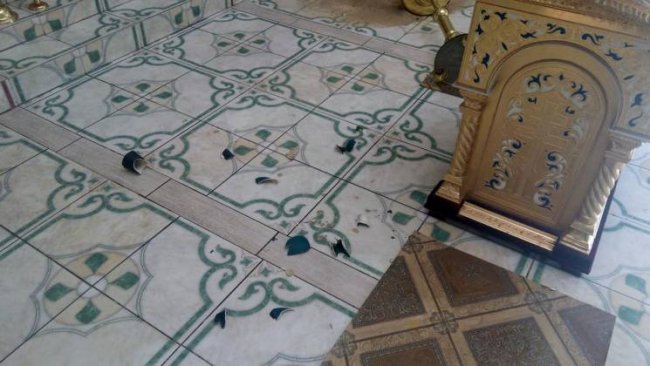 Мав претензії до Бога: у Дніпрі п'яний чоловік дебоширив у церкві. ФОТО