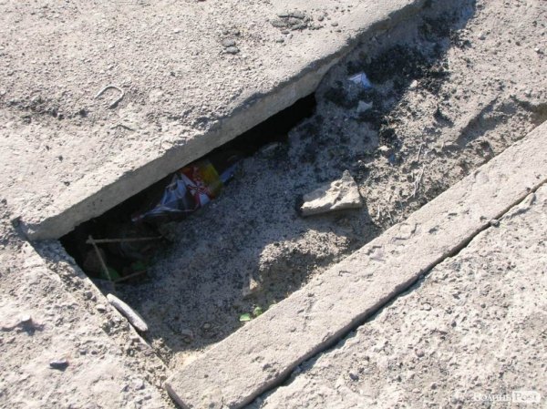 На мості у Луцьку – метрові дірки. ФОТО