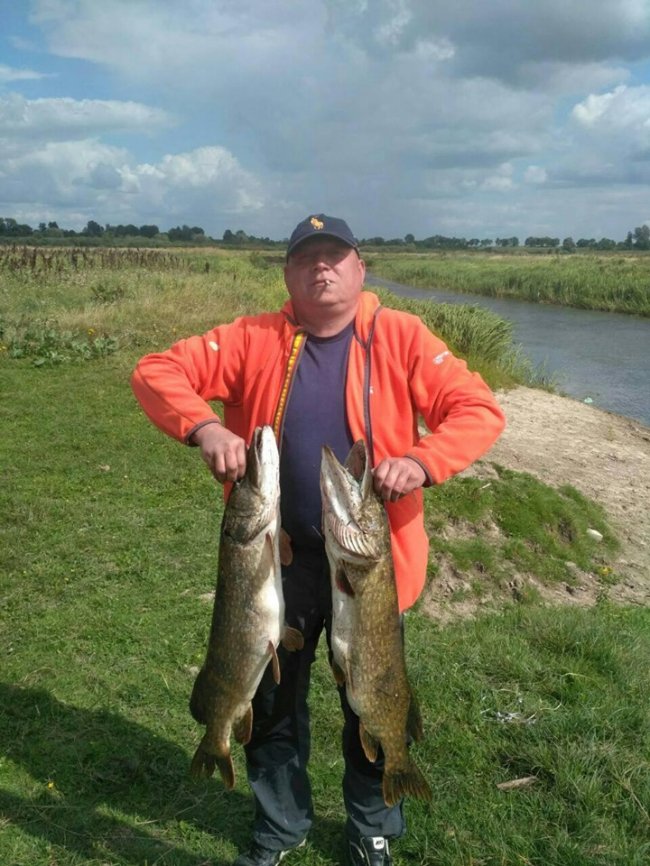 Зі Стиру волинянин витягнув дві величезні щуки. ФОТО