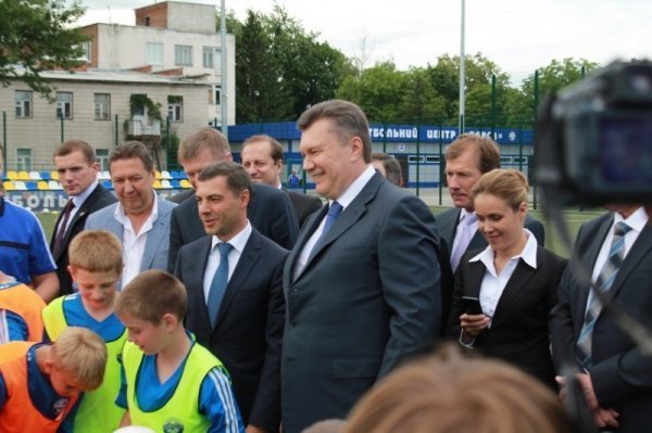 Як Янукович у футбол грав. ФОТО. ВІДЕО