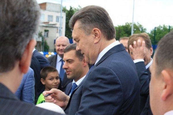 Як Янукович у футбол грав. ФОТО. ВІДЕО