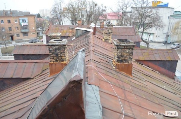 Тиждень тому дах майстерні виглядав так