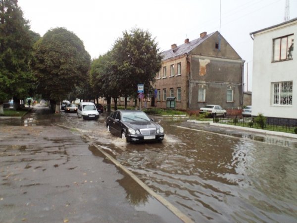 Як затоплювало райцентр на Волині. ФОТО. ВІДЕО