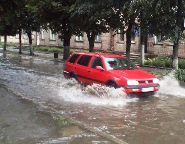 Як затоплювало райцентр на Волині. ФОТО. ВІДЕО