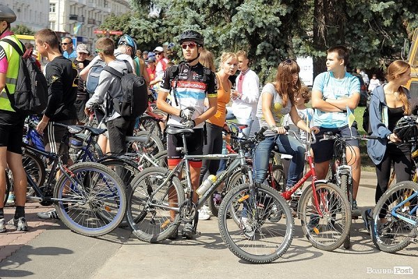 Масовий велопробіг до Дня Незалежності в Луцьку. ФОТО