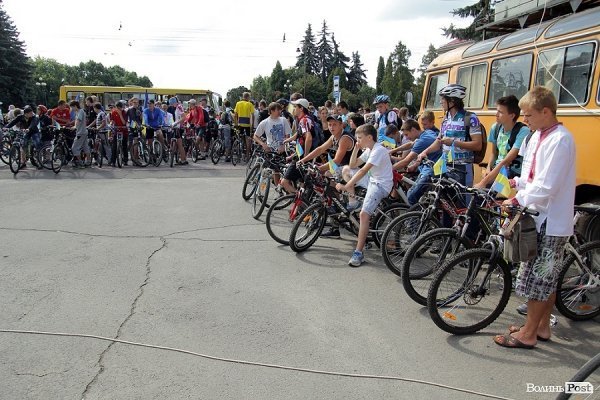Масовий велопробіг до Дня Незалежності в Луцьку. ФОТО