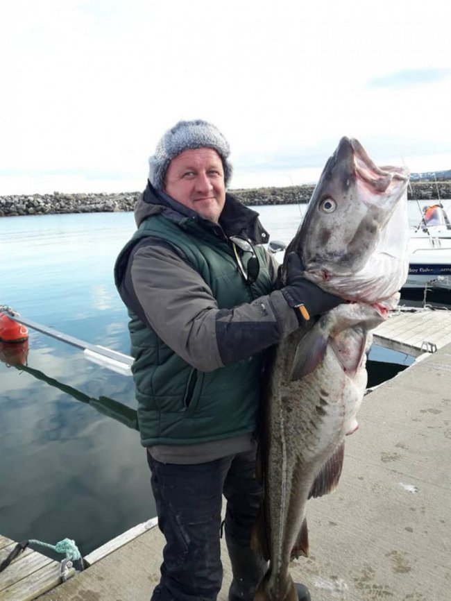 Голова сільради на Волині показав вражаючий улов з норвезького озера. ФОТО
