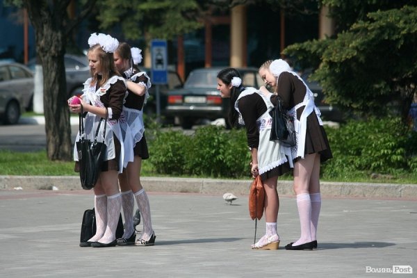 Як луцькі випускники гуляли останній дзвоник