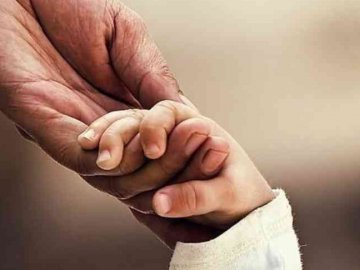 2-річного хлопчика з Волині рідні кинули напризволяще у лікарні: просять допомогти з одягом