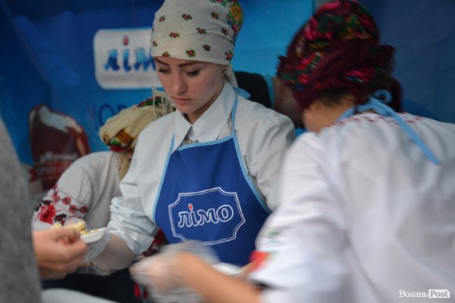 Пісні та вареники: у Луцьку відбувся фестиваль національної кухні. ФОТО