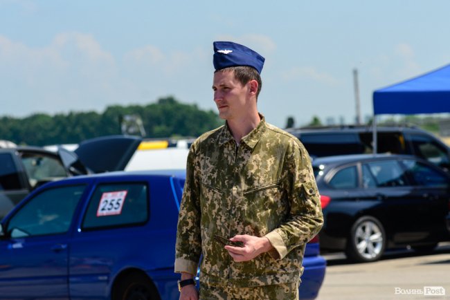 У Луцьку стартували видовищні змагання дрег-рейсерів. ФОТО