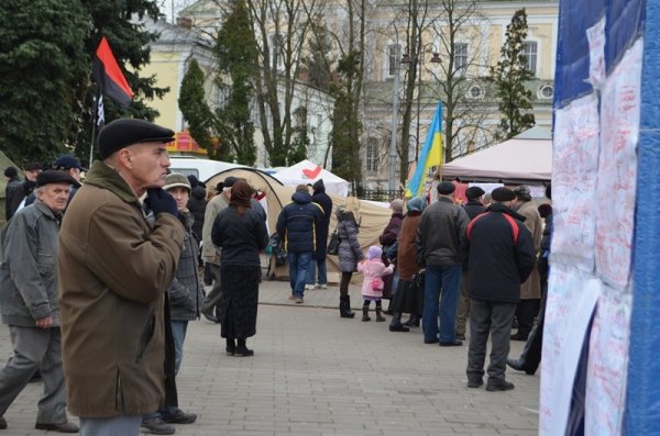 Луцький Євромайдан: люди виходять на віче