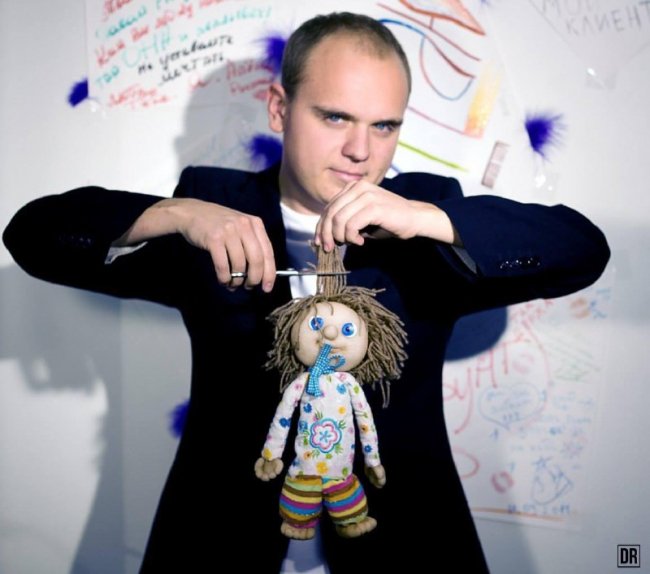 «Скільки вважають за потрібне – стільки й платять»: переселенець пече крафтовий хліб у Луцьку, щоб відновити домівку батьків після обстрілу