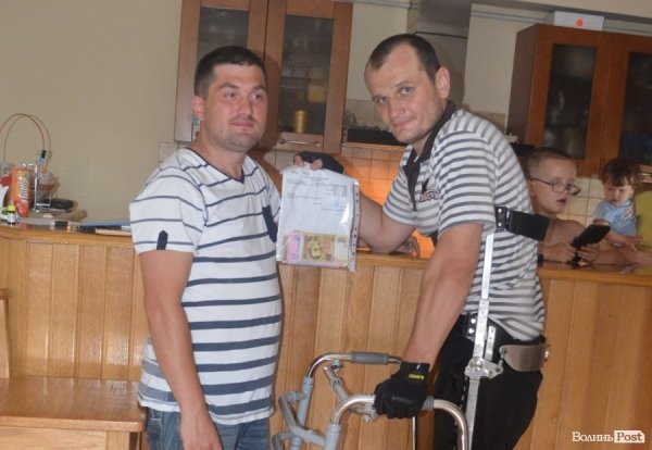 Зібрали гроші для частини реабілітаційого обладнання пораненому на Майдані