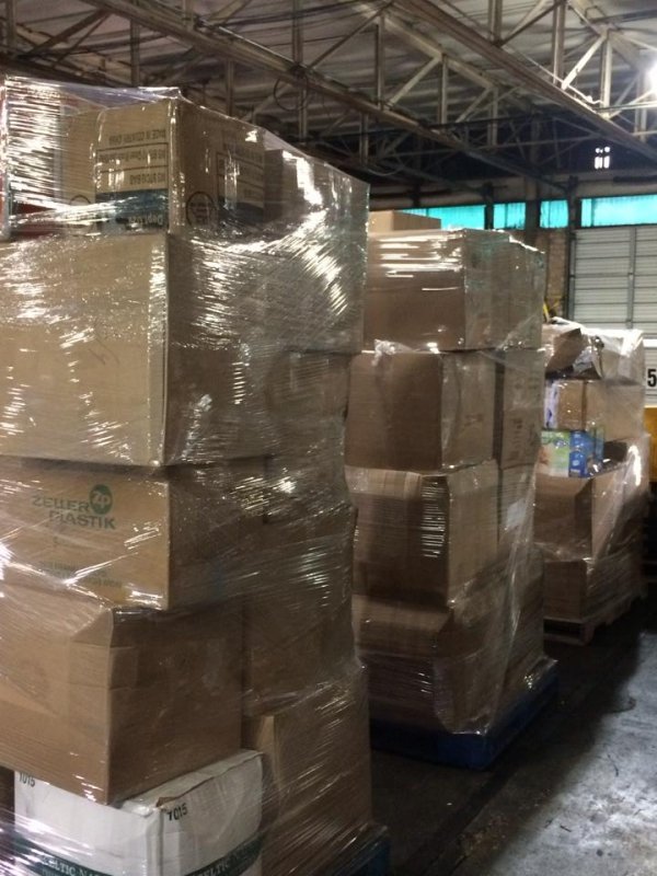 У США зібрали речі для родин військових та біженців. ФОТО