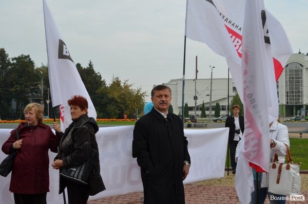 Янукович в Луцьку: опозиція мітингує. ФОТО