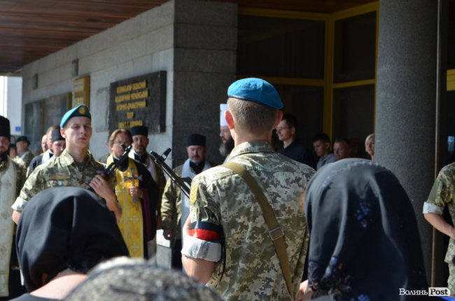 «Був сміливим, добрим і завжди допомагав»: у Луцьку попрощалися з Героєм Юрієм Лавренчуком. ФОТОРЕПОРТАЖ