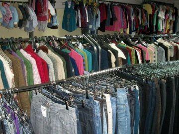 На ринку у Нововолинську чоловік поцупив  одяг у продавця